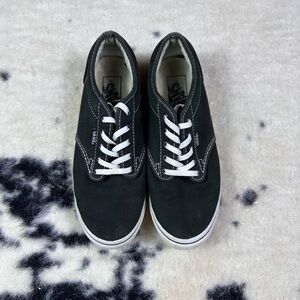 Vans Women’s Black and white Lace Up Trainer Shoes Size 7
